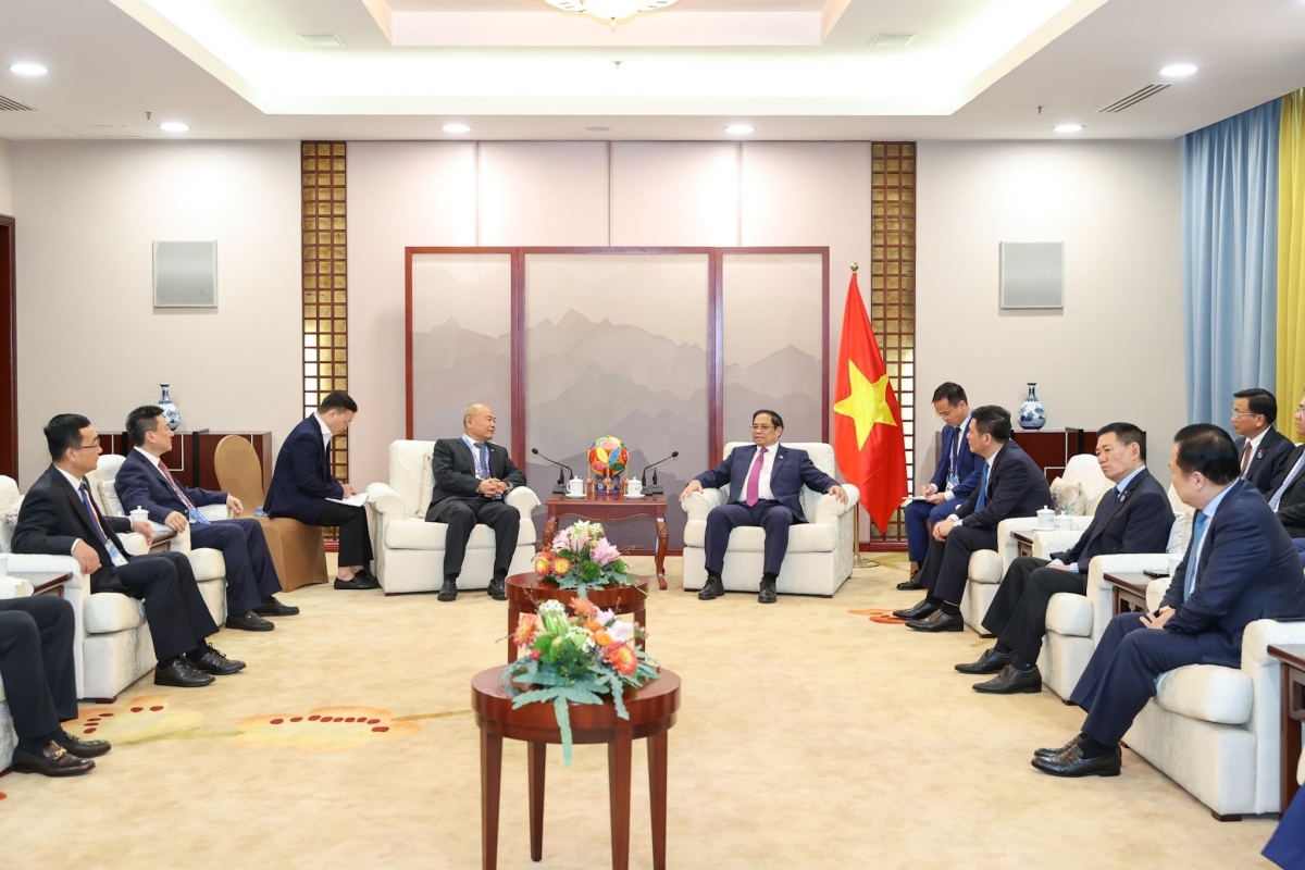 Vietnamese Government leader meets leaders of Chinese conglomerates